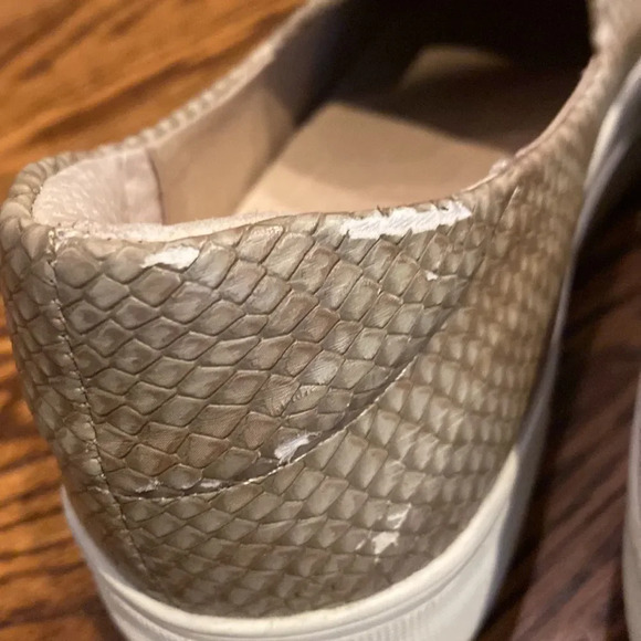 J Slides Women's 8 Beige Slip On Sneaker Snakeskin Print Embossed Loafer Shoes - Picture 4 of 9